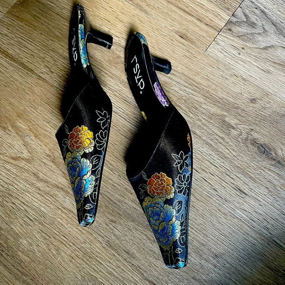 NEW RSVP Black Chinese Silk Heel w/box. 7.5M - Picture 6 of 9